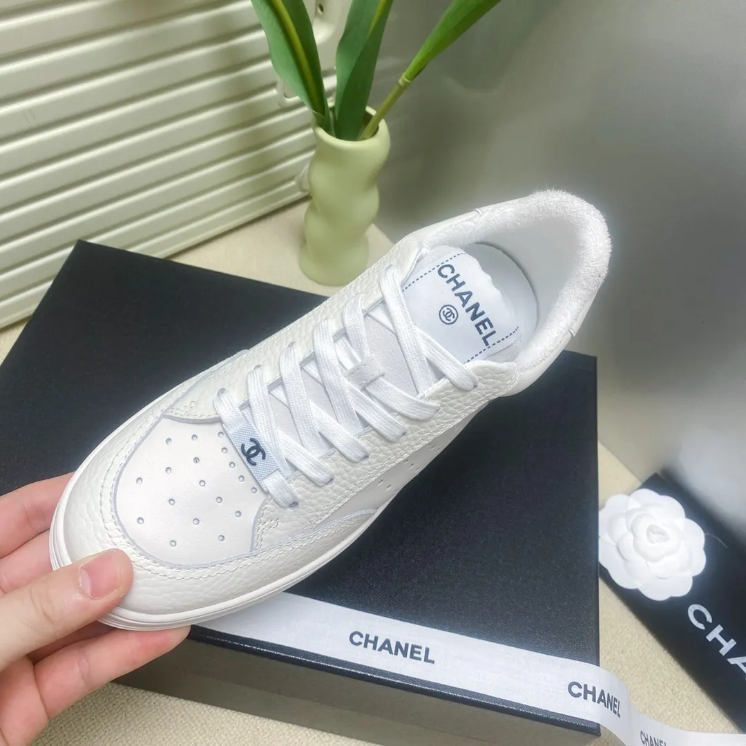 👟👟Ex-factory price 480🐹🐹Women's shoes, women's clothing chanel~~Chanel's latest 2022 panda shoes, skateboard shoes, sneakers, out of stock king @counters are out of stock everywhere〰It's hard to reserve even if you have money❗️ The fresh splicing style is really super nice...Xiaohongshu, Internet celebrity anchors, and blog owners have already started to call ❤ Original calfskin fabric, original towel lining, logo stamping process, two-color T👟👟 ex-factory price U outsole, lasting process, foot pad latex all custom molded... 🎁Supporting packaging 35-40 regular size
